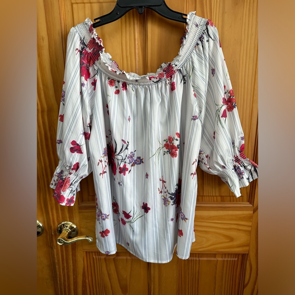 Papillon Floral Off-Shoulder Women's Top